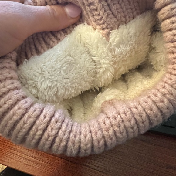 UGG Hat - Picture 3 of 3